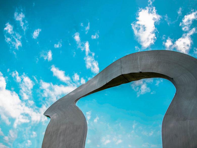 Photo of the Alcoa Arch